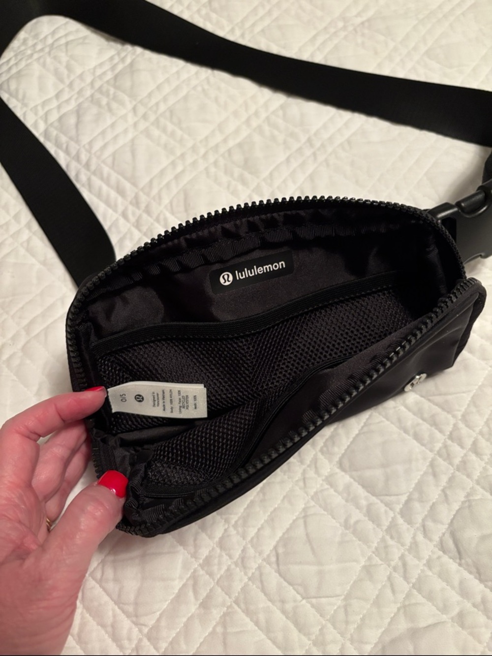 lululemon athletica Black Waist Pack with Adjustable Strap used once! - Picture 4 of 4